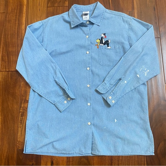 Warner BroStudio Women’s Embroidered Shirt Blouse Sz M Cartoon Denim 90’s Tweety - Picture 1 of 10